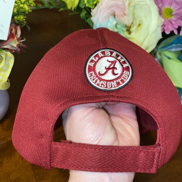Men’s Collegiate Headwear - Picture 4 of 4